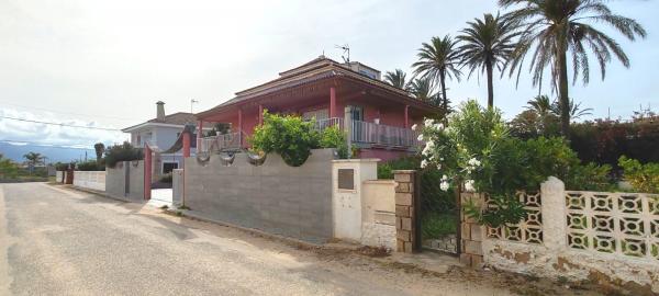 Inmobiliaria Cullera Playa Gestitur - Chalet en Segunda línea de Playa. #6265 - En Venta